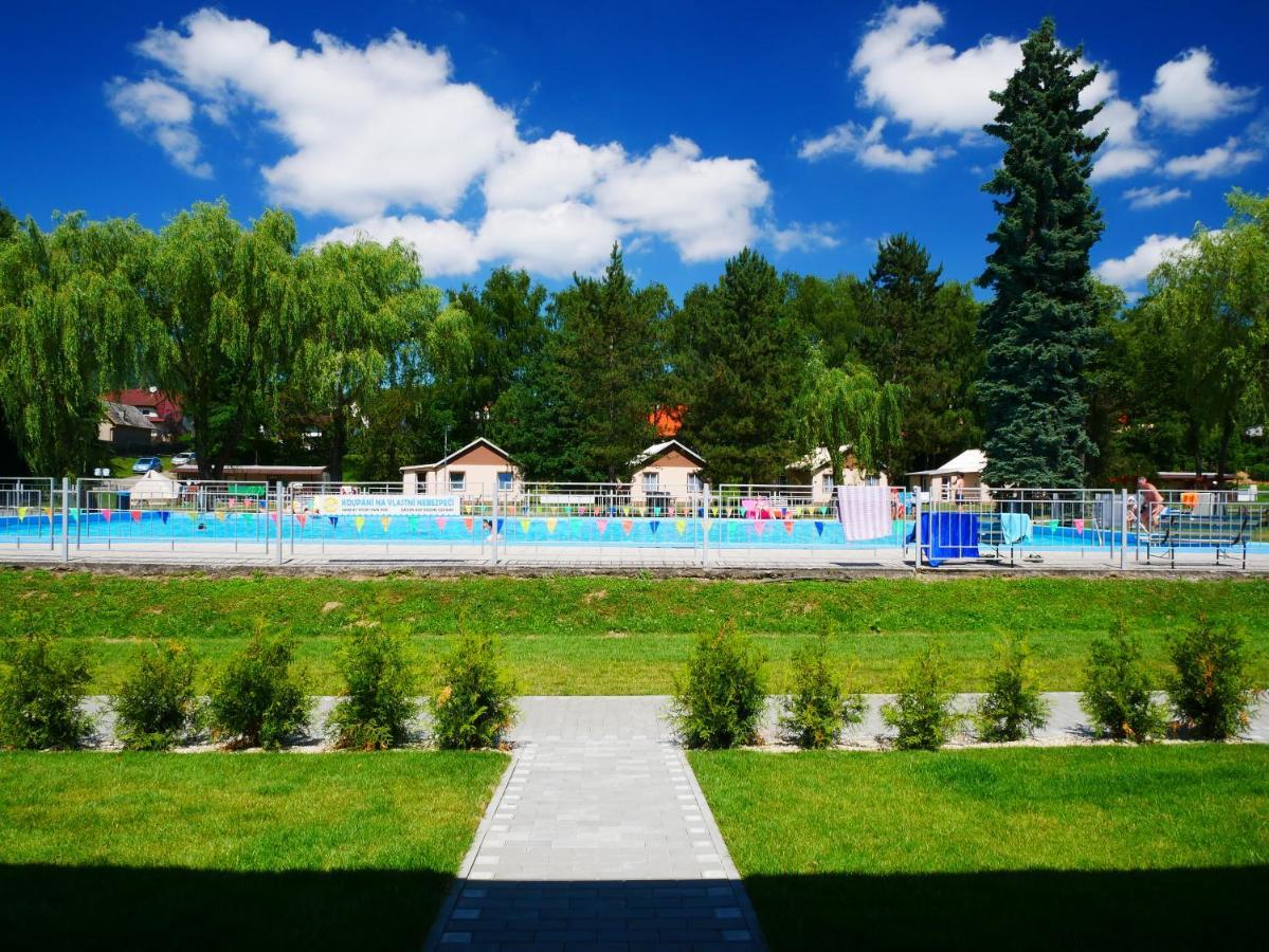 Camping Roznov Rožnov pod Radhoštěm Екстериор снимка