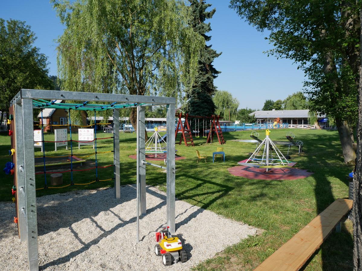 Camping Roznov Rožnov pod Radhoštěm Екстериор снимка
