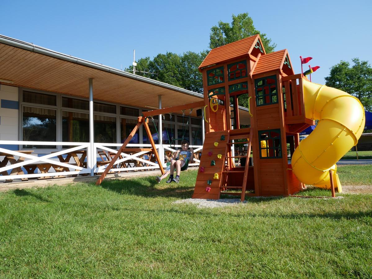 Camping Roznov Rožnov pod Radhoštěm Екстериор снимка
